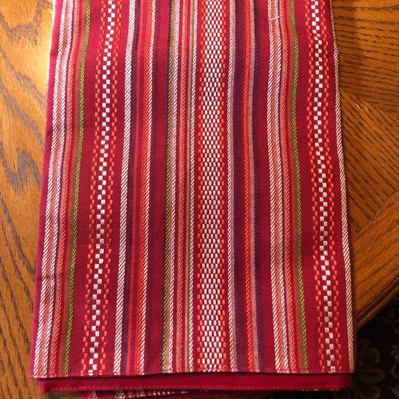 Table Runner - Picture 1 of 2